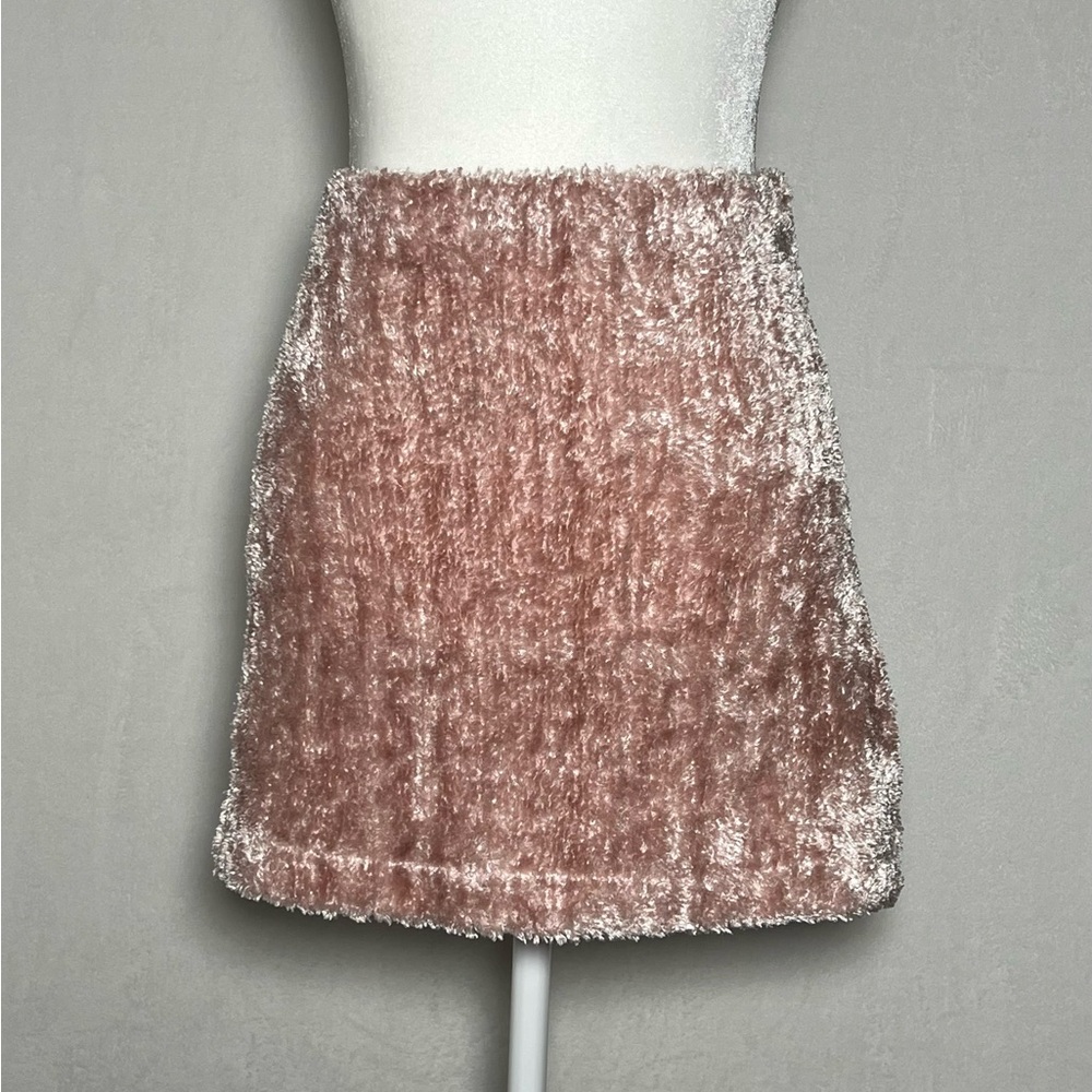 RAVE CITY Pink Fuzzy Velvet Faux-Fur Mini Skirt with Side Slits - size S